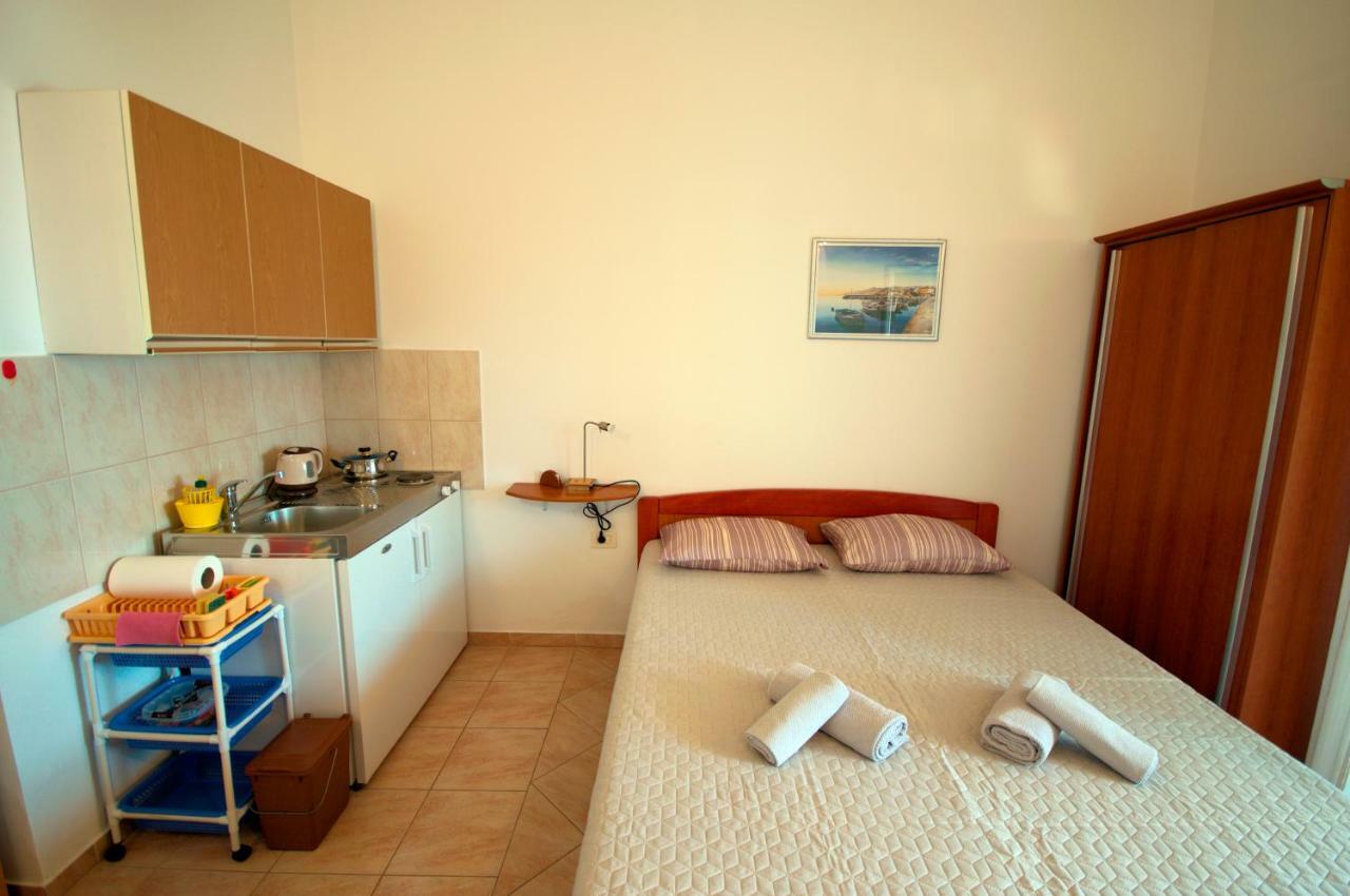 Studio Apartman Stara Baška Extérieur photo